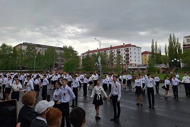 Жители Кувандыка и Медногорска присоединились к «Вальсу Победы»